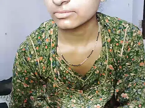 Snapshot of ROSE_GOLDE chatting on 06/27/26, 06:07 ROSE GOLDE online show from 06/27/26, 06:07