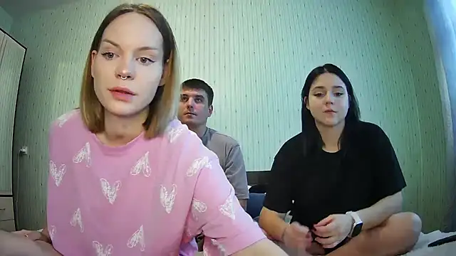 DivineTrio online show from 10/20/25, 09:32