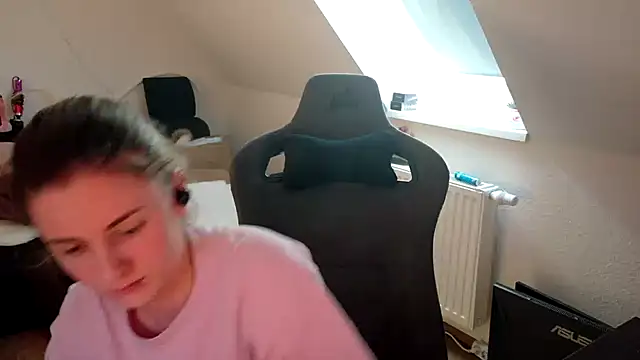 Melly4You online show from 04/22/26, 05:14