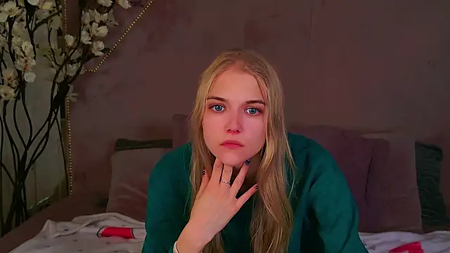 4example Chloe online show from 09/25/25, 10:52