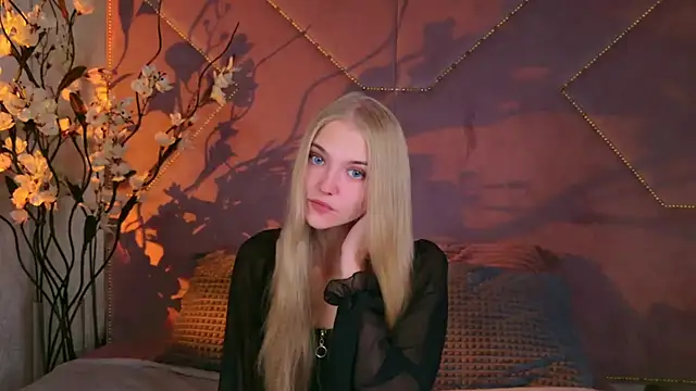 4example Chloe online show from 10/01/25, 10:43