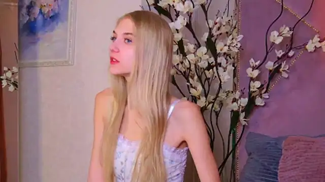 4example Chloe online show from 10/24/25, 10:33