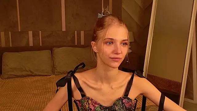 4example Chloe online show from 02/18/26, 10:33