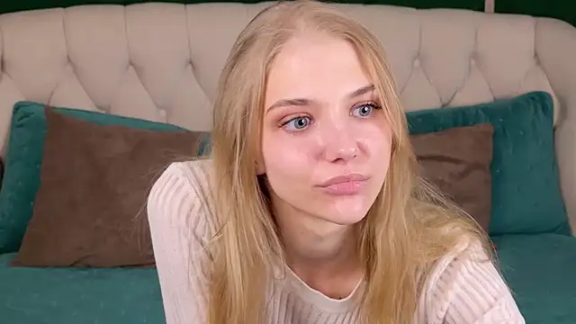 4example Chloe online show from 03/11/26, 08:26