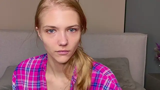 4example Chloe online show from 04/05/26, 05:37