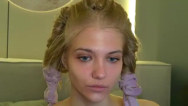 4example Chloe online show from 04/21/26, 05:14