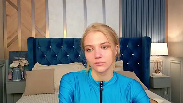 4example Chloe online show from 04/22/26, 05:21