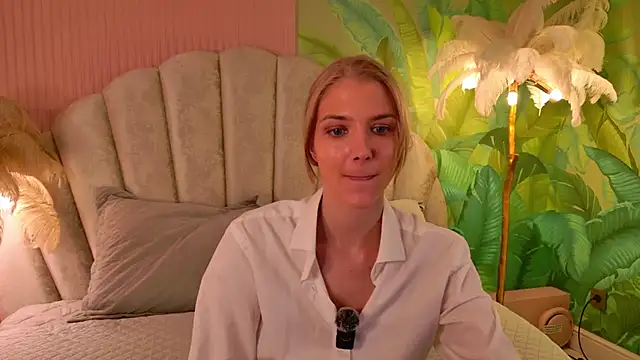 4example Chloe online show from 06/15/26, 05:31