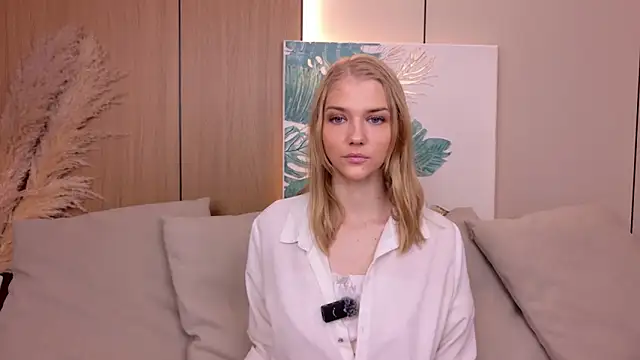 4example Chloe online show from 06/18/26, 05:30