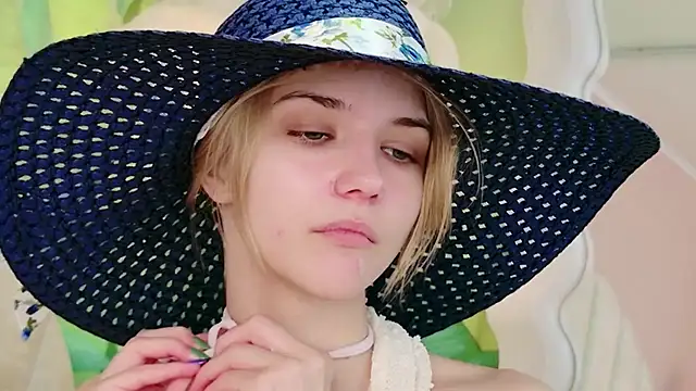 4example Chloe online show from 07/04/26, 05:46