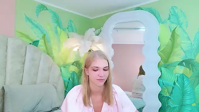 4example Chloe online show from 07/20/26, 05:55