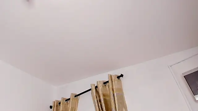 TANISHA HILL online show from 11/18/25, 07:18