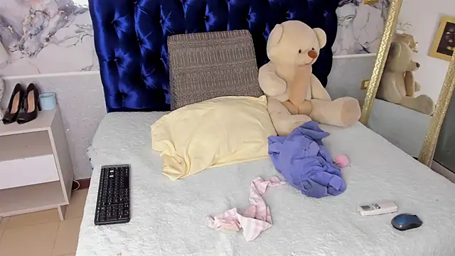 TANISHA HILL online show from 11/27/25, 07:38