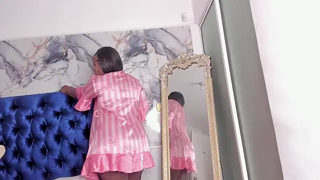 TANISHA HILL online show from 12/20/25, 12:18