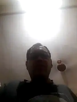 Snapshot of Hot-boy077 chatting on 11/05/25, 01:05 Hot-boy077 online show from 11/05/25, 01:05