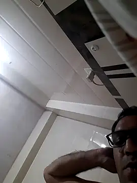 Snapshot of Hot-boy077 chatting on 11/12/25, 04:18 Hot-boy077 online show from 11/12/25, 04:18