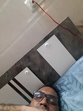 Snapshot of Hot-boy077 chatting on 01/11/26, 06:46 Hot-boy077 online show from 01/11/26, 06:46