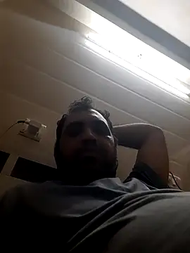 Snapshot of Hot-boy077 chatting on 03/01/26, 06:32 Hot-boy077 online show from 03/01/26, 06:32