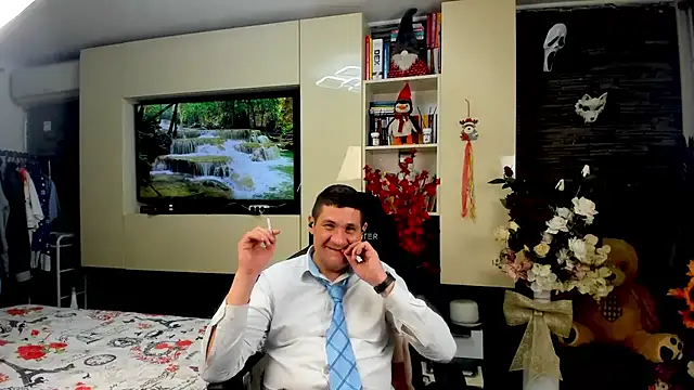 SpartacusDaddy48 online show from 04/18/26, 08:31