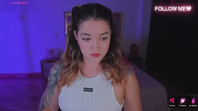 lunaarose online show from 11/26/25, 03:40