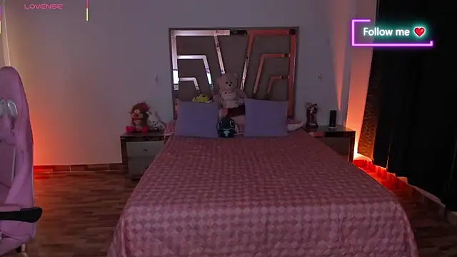 lunaarose online show from 04/20/26, 04:37