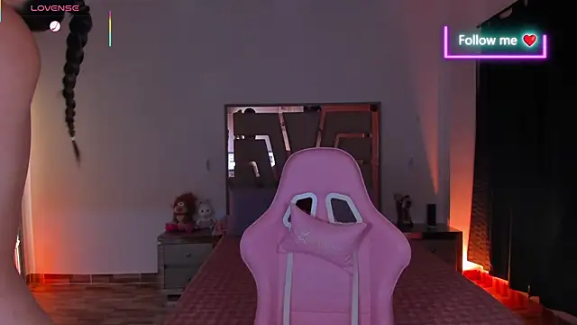 lunaarose online show from 04/22/26, 03:09