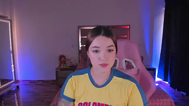 Snapshot of lunaarose chatting on 06/17/26, 08:10 lunaarose online show from 06/17/26, 08:10