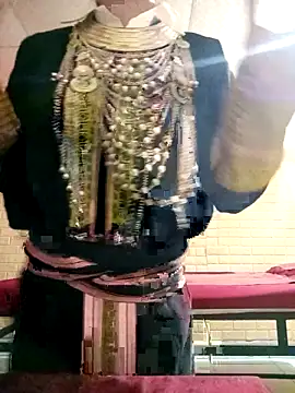 Snapshot of Adsatoh chatting on 10/27/25, 03:27 Adsatoh online show from 10/27/25, 03:27