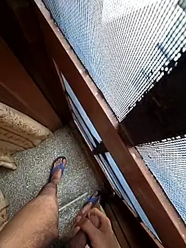 Snapshot of desir3dlund chatting on 09/14/25, 02:54 desir3dlund online show from 09/14/25, 02:54