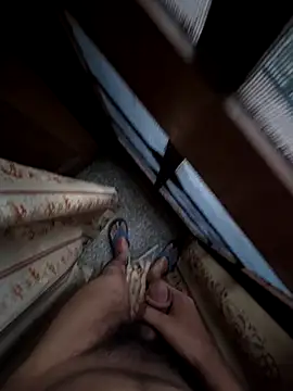 Snapshot of desir3dlund chatting on 09/21/25, 12:45 desir3dlund online show from 09/21/25, 12:45