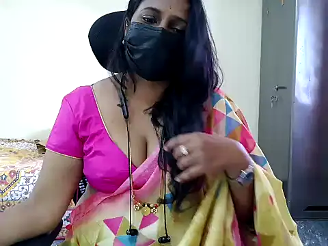 Snapshot of ammu1990 chatting on 06/08/26, 08:37 ammu1990 online show from 06/08/26, 08:37