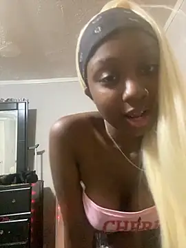 Snapshot of HennessyBaby21 chatting on 09/16/25, 04:35 HennessyBaby21 online show from 09/16/25, 04:35