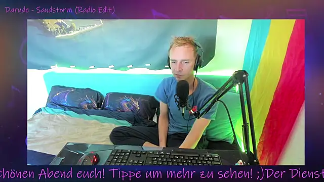 Snapshot of DaveLindau chatting on 09/09/25, 04:39 DaveLindau online show from 09/09/25, 04:39