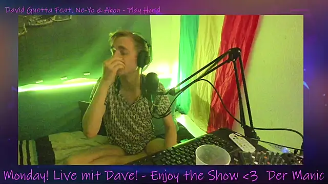 Snapshot of DaveLindau chatting on 10/13/25, 06:41 DaveLindau online show from 10/13/25, 06:41
