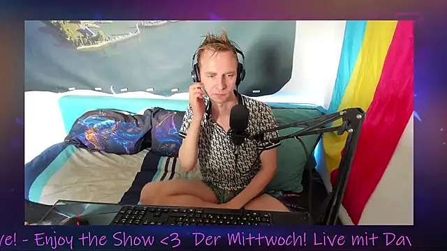 Snapshot of DaveLindau chatting on 10/15/25, 11:10 DaveLindau online show from 10/15/25, 11:10