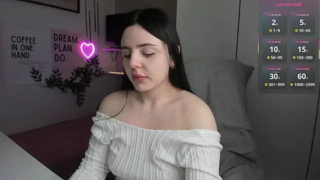 LiaWoow online show from 11/24/25, 08:47