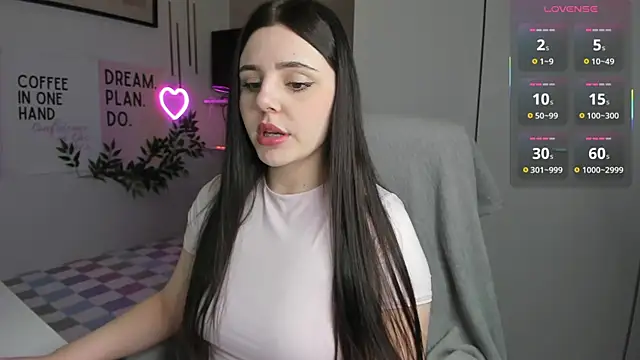 LiaWoow online show from 12/14/25, 02:44