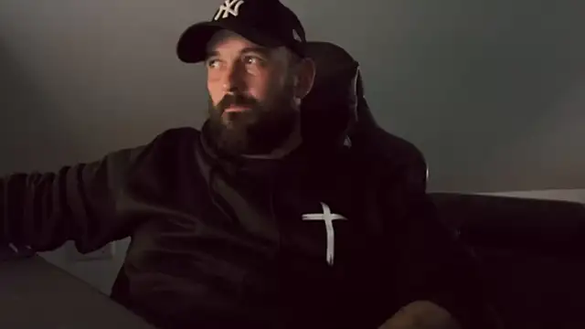 donchriiis92 online show from 12/05/25, 06:26