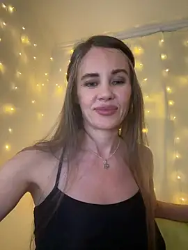 Snapshot of LucieMack chatting on 06/22/26, 05:32 LucieMack online show from 06/22/26, 05:32