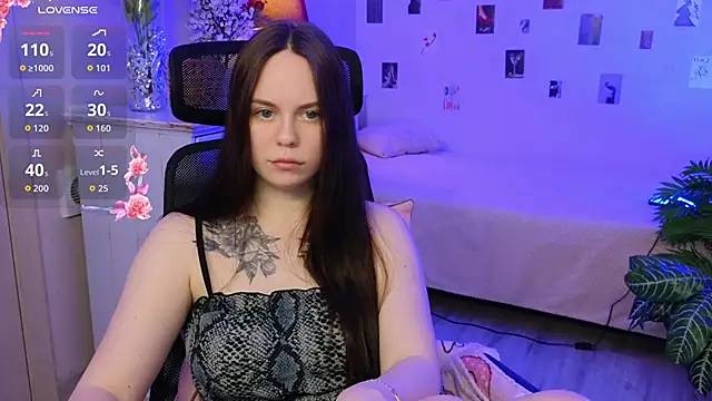 Alice Moondark online show from 02/09/26, 08:24