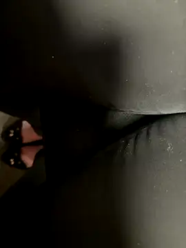 Snapshot of HiddenHoneyLDN chatting on 10/28/25, 03:47 HiddenHoneyLDN online show from 10/28/25, 03:47