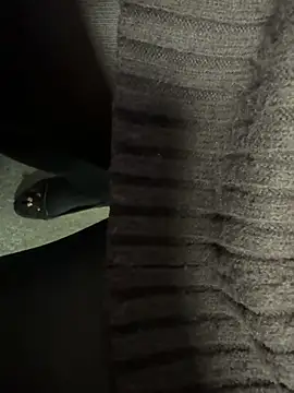 Snapshot of HiddenHoneyLDN chatting on 10/29/25, 09:33 HiddenHoneyLDN online show from 10/29/25, 09:33