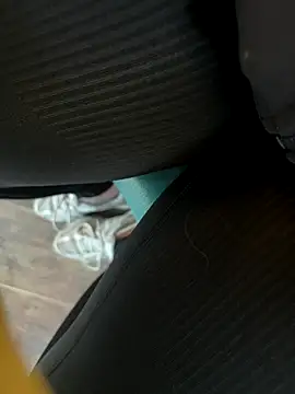 Snapshot of HiddenHoneyLDN chatting on 11/02/25, 01:24 HiddenHoneyLDN online show from 11/02/25, 01:24