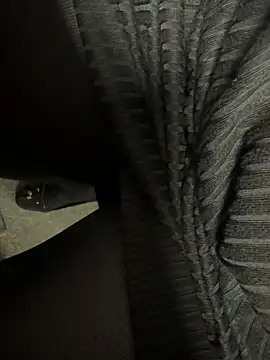 Snapshot of HiddenHoneyLDN chatting on 11/05/25, 03:45 HiddenHoneyLDN online show from 11/05/25, 03:45