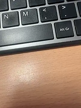 Snapshot of HiddenHoneyLDN chatting on 11/26/25, 10:16 HiddenHoneyLDN online show from 11/26/25, 10:16