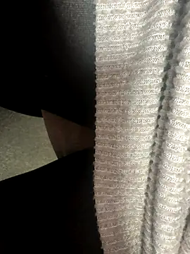 Snapshot of HiddenHoneyLDN chatting on 12/16/25, 12:21 HiddenHoneyLDN online show from 12/16/25, 12:21