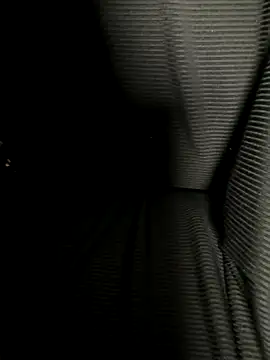 Snapshot of HiddenHoneyLDN chatting on 12/22/25, 10:56 HiddenHoneyLDN online show from 12/22/25, 10:56