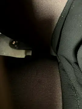 Snapshot of HiddenHoneyLDN chatting on 01/16/26, 11:47 HiddenHoneyLDN online show from 01/16/26, 11:47