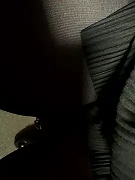 Snapshot of HiddenHoneyLDN chatting on 01/19/26, 10:19 HiddenHoneyLDN online show from 01/19/26, 10:19