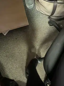 Snapshot of HiddenHoneyLDN chatting on 02/10/26, 02:43 HiddenHoneyLDN online show from 02/10/26, 02:43